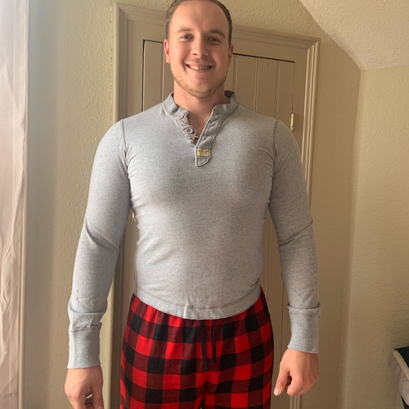 Mens muscle shirt. Size medium. Gray. Good used condition. - Picture 3 of 3